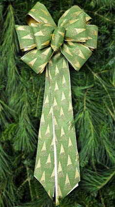 BC56 - Gold Triangle Tree on Green Burlap over Gold
