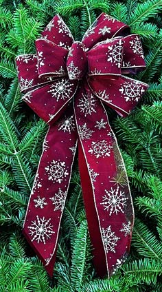 BC24 - Burgundy Sheer Gold Glitter Snowflake over Burgundy Velvet